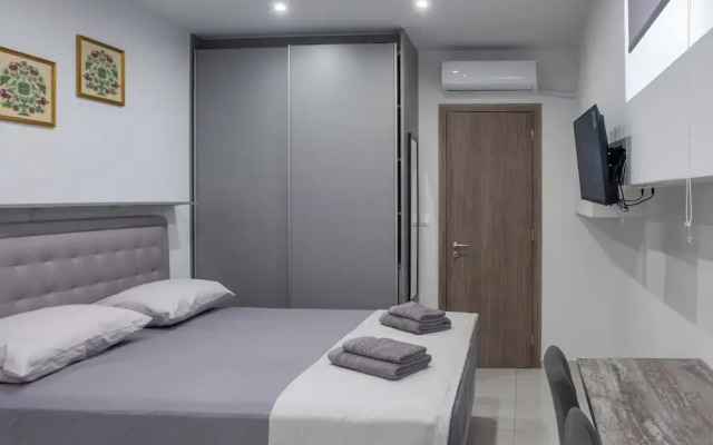 Pagrati Studio New Chic and Central