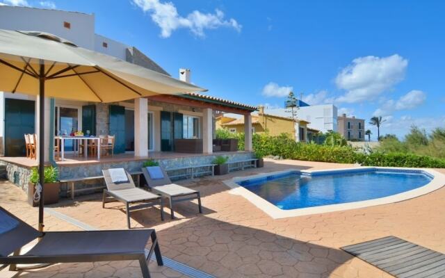 Luxurious Sea Front Villa in Mallorca