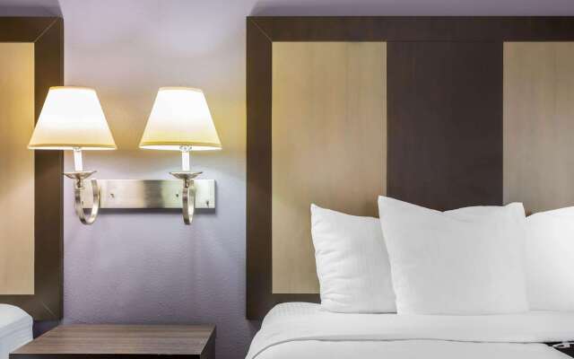 La Quinta Inn & Suites by Wyndham Fultondale Birmingham N