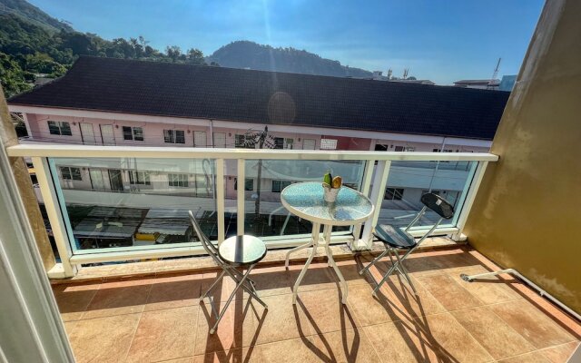 Red Sapphire Hotel