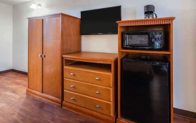 Super 8 by Wyndham Beaumont I-10 South/College St