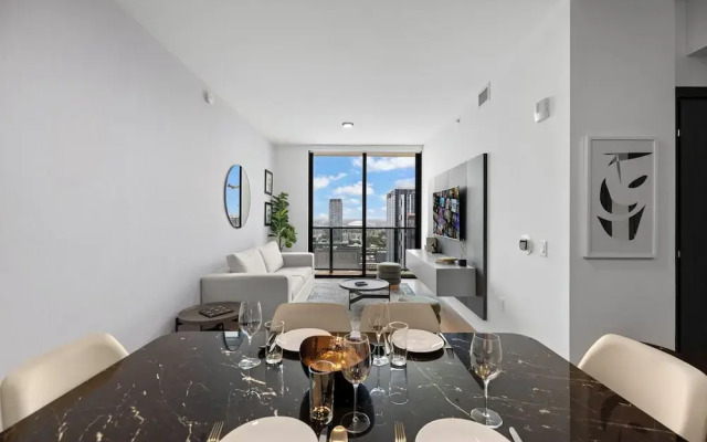 Amazing City View Condo at Miami