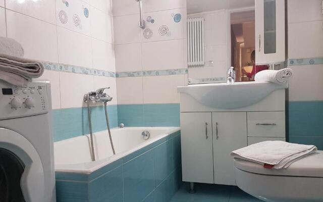 Petrol Apartment- Athens Center, 4 BD, 1 BATH