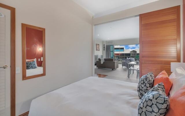 QV Serviced Modern Viaduct Apartment - 805