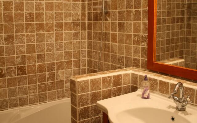 Spacious Villa in Drome with Swimming Pool