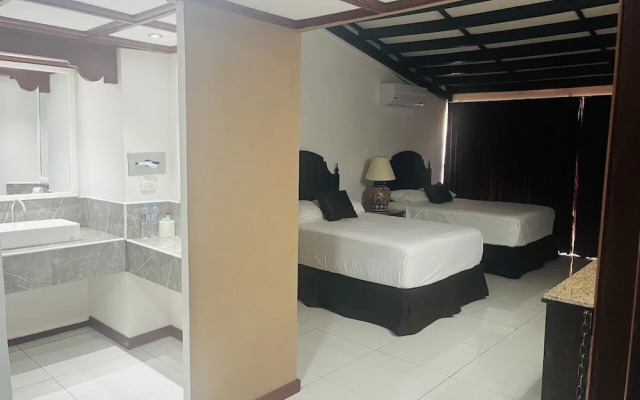 Hotel Tesoro Beach