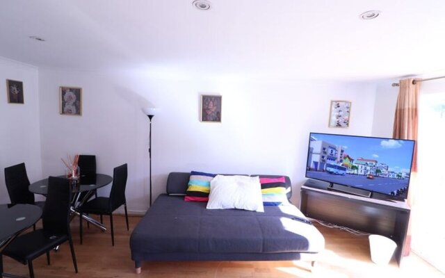 A quiet residential 3 Bedroom Family House b/w Kings Cross and Camden Town
