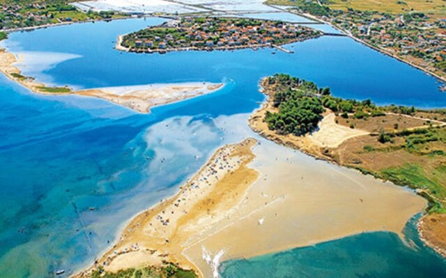 Beautiful Villa in Zadar, Pool, Garden Near Beach