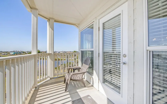 Seascape 1304 Studio Bedroom Condo by RedAwning