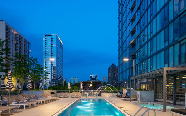 Level Chicago – Old Town