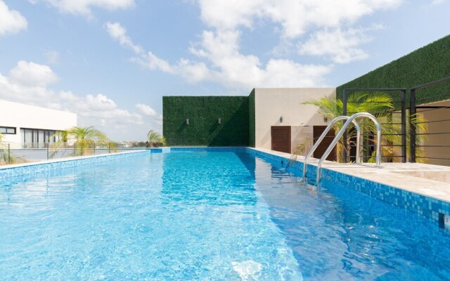 Stunning 2BR Condo Breathtaking Sky Bar Rooftop Pool Gym