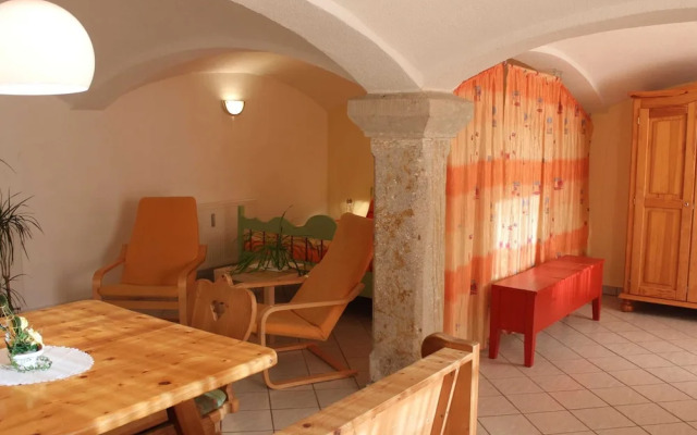 Apartment in Weibig With Garden