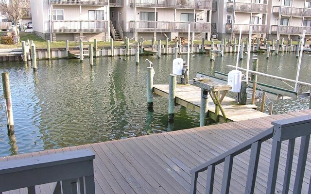 Gullway 2816 3 Br townhouse by RedAwning