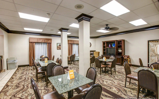 Comfort Suites At Rivergate Mall