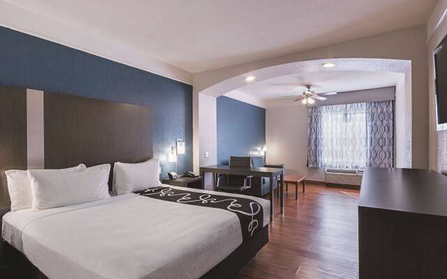 La Quinta Inn & Suites by Wyndham Kingwood Houston IAH Airpt