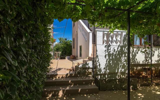 Apartman D&D, Dvorine 63