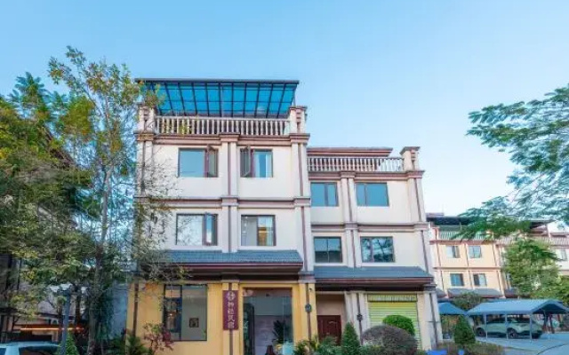 Shiqing Homestay (Mangshi Menghuan Great Golden Pagoda)