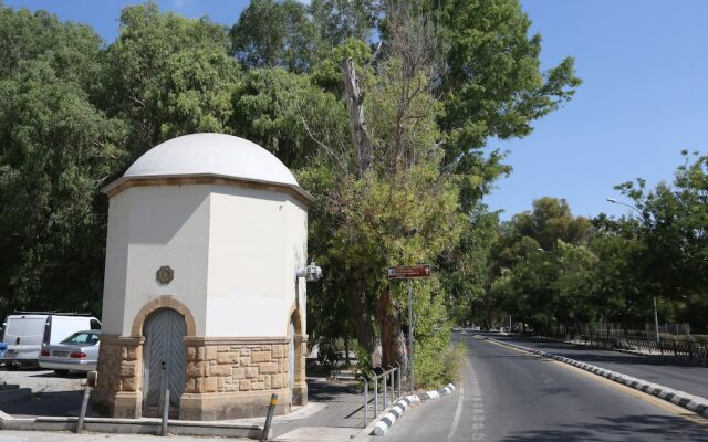 The Bridge-House Apartment