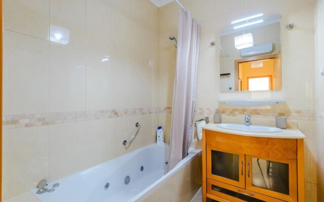 Sea view Apartment with sunbathing Terrace & 2 Swimming pools