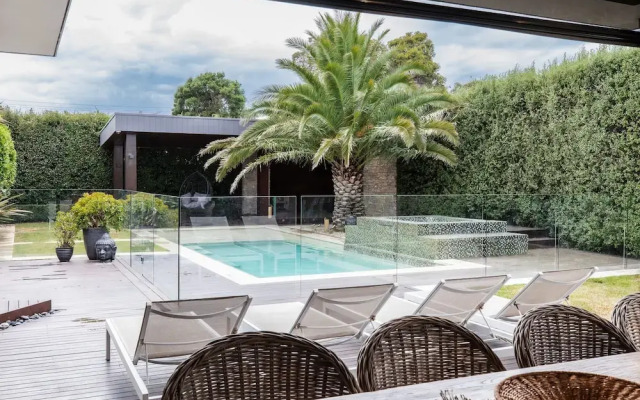 Peninsula Villa Retreat With Pool Hot Tub