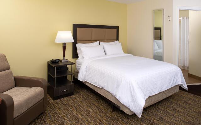 Candlewood Suites Olathe by IHG