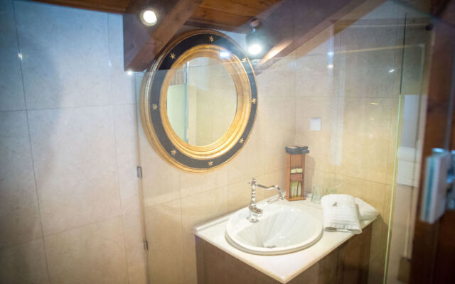 Maritsas Hotel & Suites