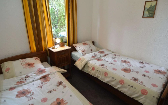 Snug Apartment in Schin op Geul Near Public Pool