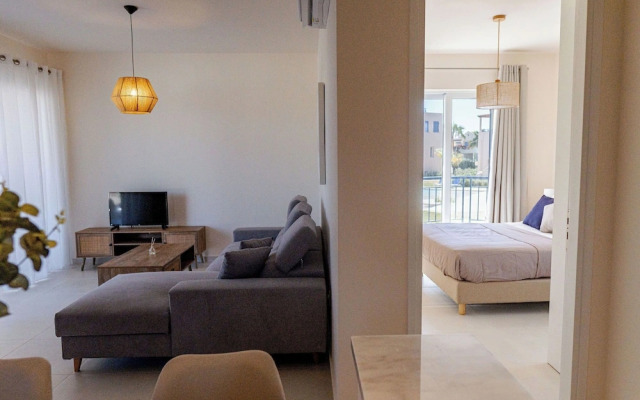 Phaedrus Living: Seaside Thalassa Cretan 101