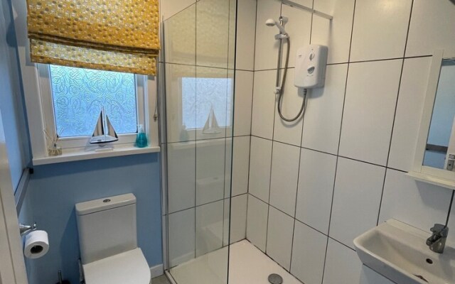 2-bed Chalet, pet Friendly, Close to Beach