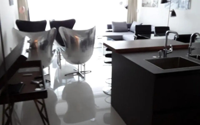 136 A First Line sleeps 6
