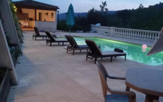 2 logements pour 10 personnes +piscine luxe