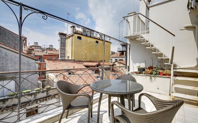Rialto Bridge Penthouse with Terraces