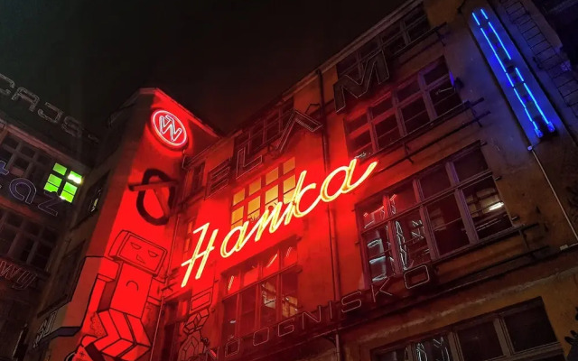 Neon 45 Apartment - ProperUNIT