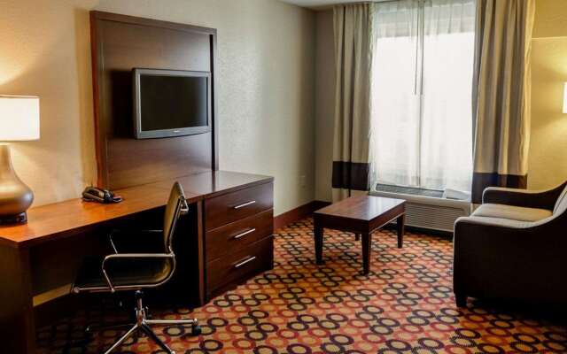 Comfort Suites Airport
