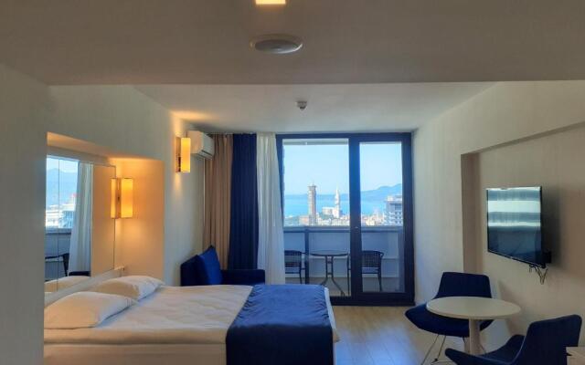 STUDIO ON 42th FLOOR - ORBI CITY