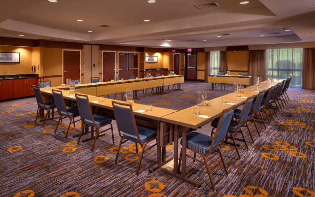 Courtyard by Marriott Kansas City Shawnee