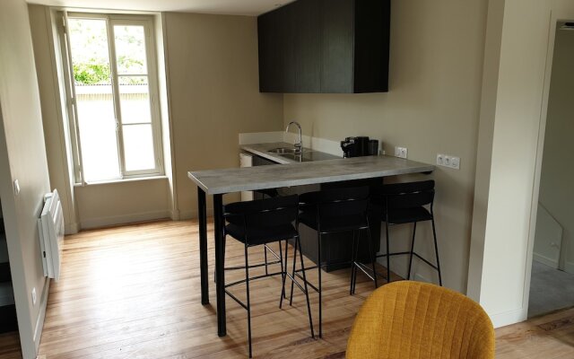 Au Loup Historic Apartments