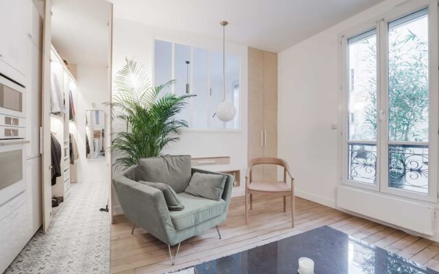 Sumptuous Apartment For 2 Canal Saint Martin