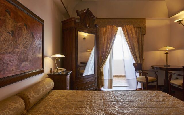 Hotel Tritone