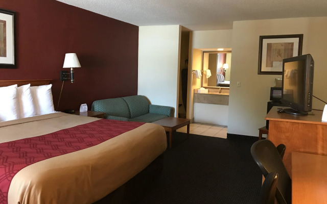 Red Carpet Inn Norwalk