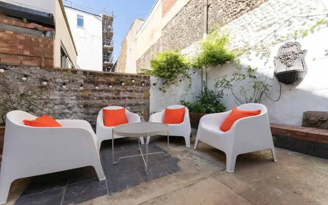Host Stay Sunny Terrace on Robert Street