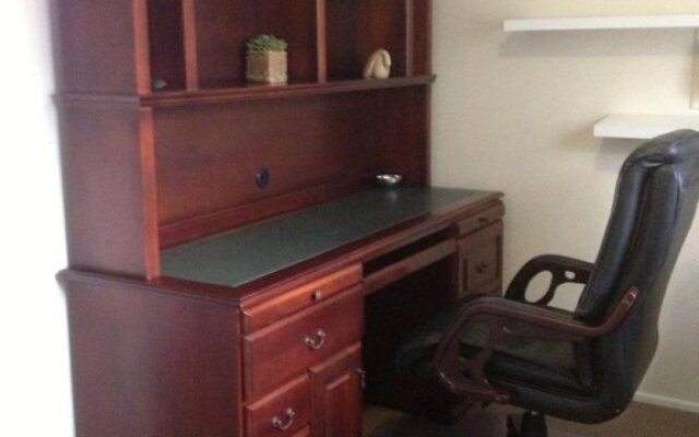 Jacaranda House Bed & Breakfast