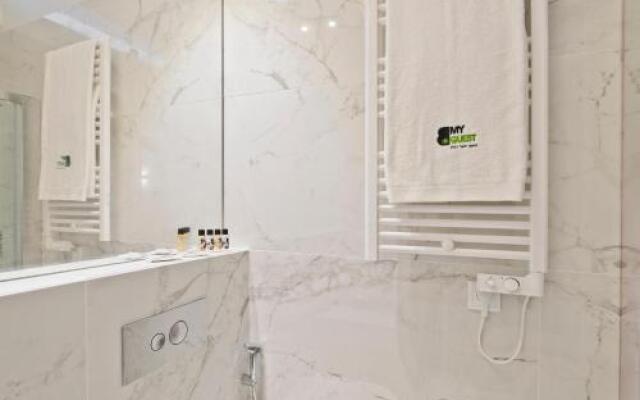 Bmyguest - Exclusive Downtown Apartment
