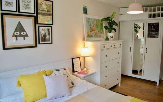 Stylish Apartment With Parking In Bermondsey