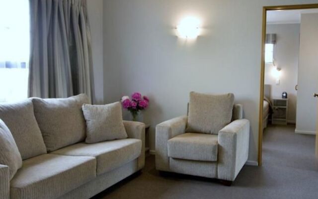 Knightsbridge Court Motor Lodge