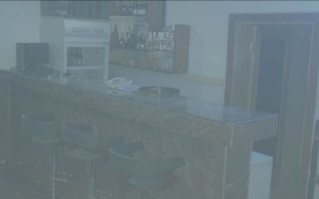 Nue-Crest Hotels And Suites