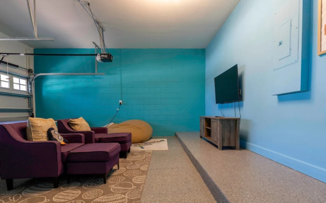 Amazing Beach House Near the Parks