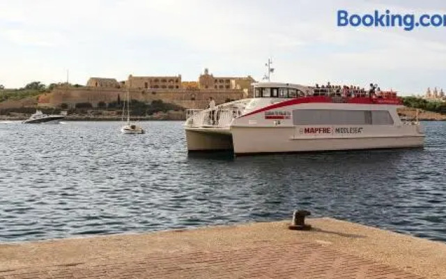 Modern Studio Central Location