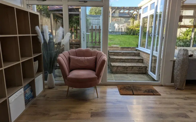 Modern 3B Eastbourne Retreat: Tranquil & Cozy Stay
