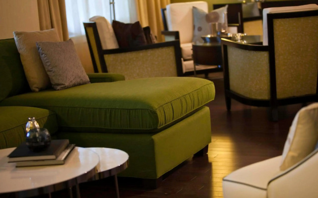 Renaissance Arlington Capital View Hotel